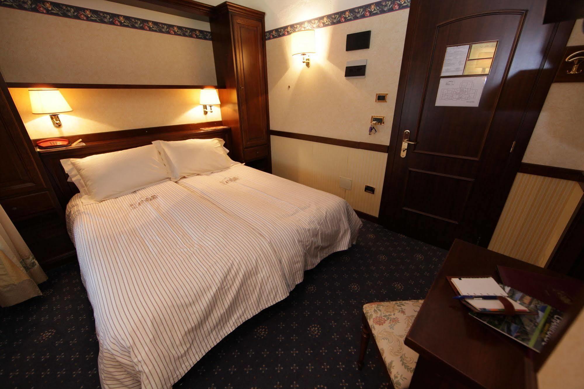 Hotel Petit Prince Антаньод Экстерьер фото